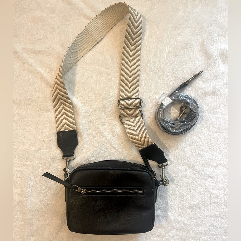 Camera Crossbody bag with straps; Universal Thread, black